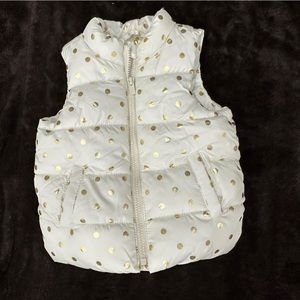 Like new! Sassy sweet ivory and gold polka dot puffy vest ✨🤍✨ fleece lined zip